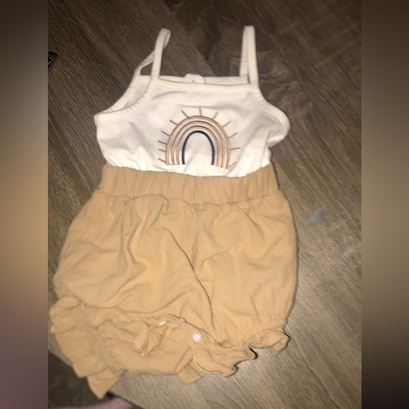 Summertime 🤍 - Picture 1 of 1